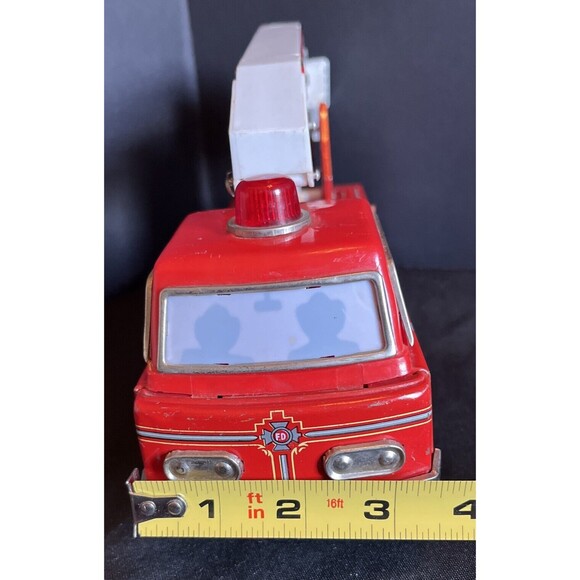 VTG Yonezawa Japan Tin Battery Operated Snorkle Fire Engine Truck Doesn’t Work - Picture 14 of 14